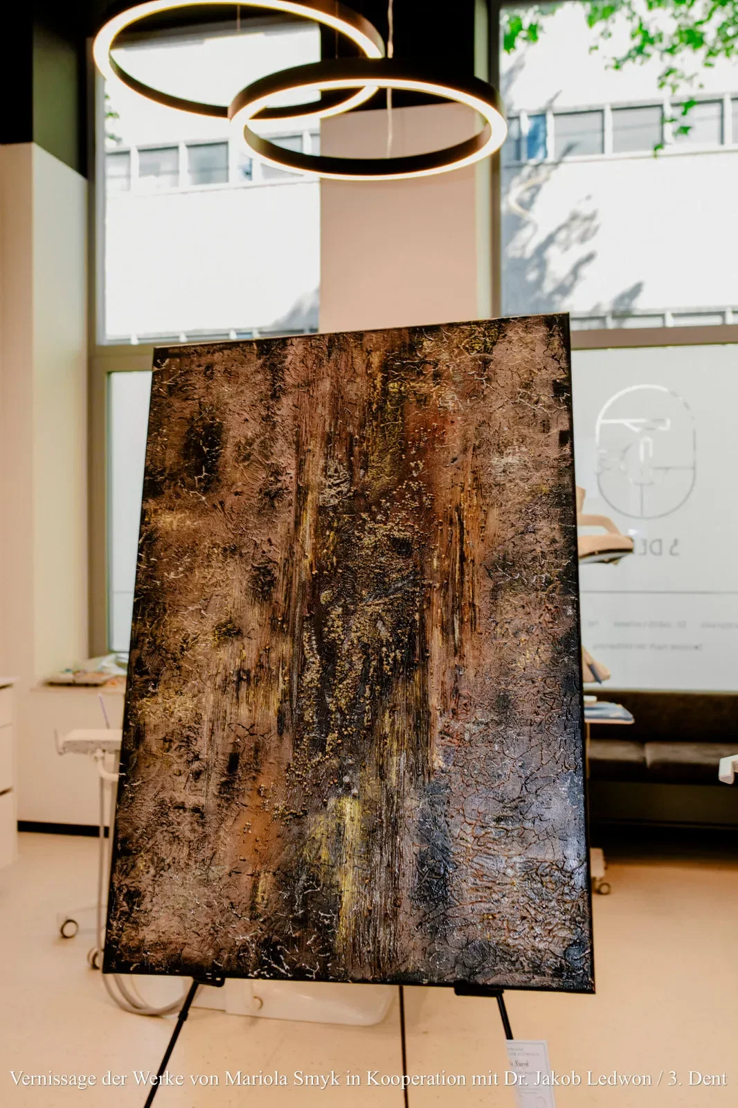 Assortment of Acrylic Art, Pouring Artwork, Textile Design Products, Apaszki Scarves, and Pareo in Gallery Showcase