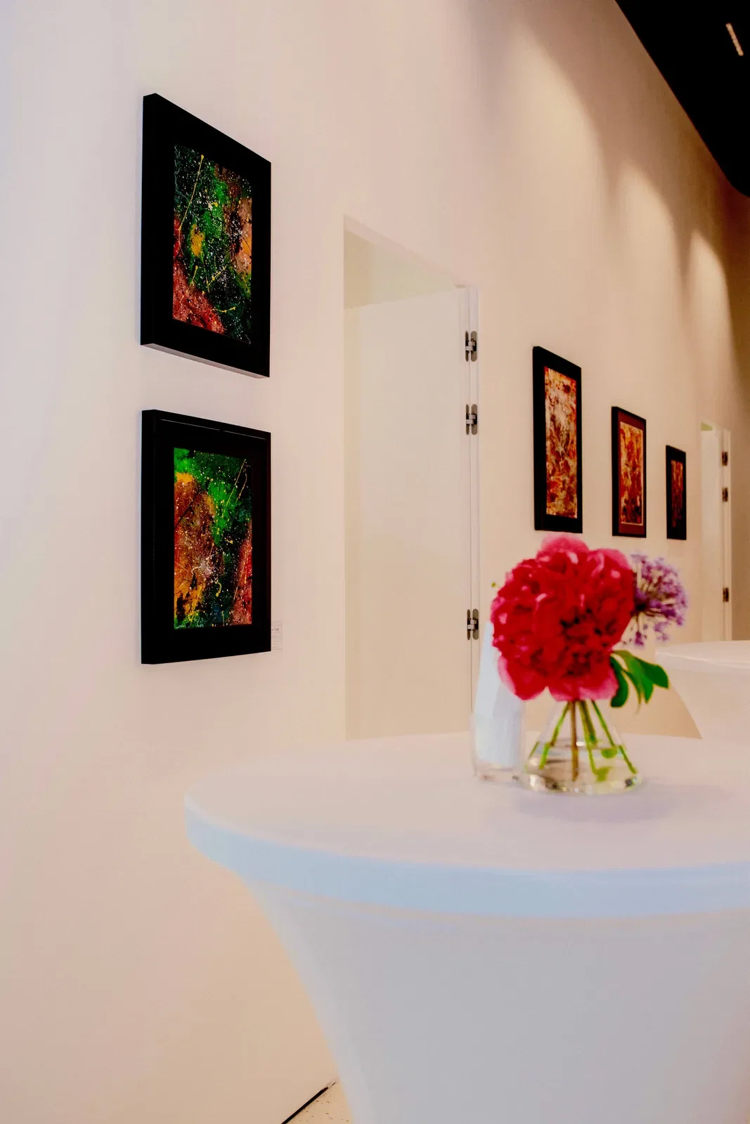 Assortment of Acrylic Art, Pouring Artwork, Textile Design Products, Apaszki Scarves, and Pareo in Gallery Showcase